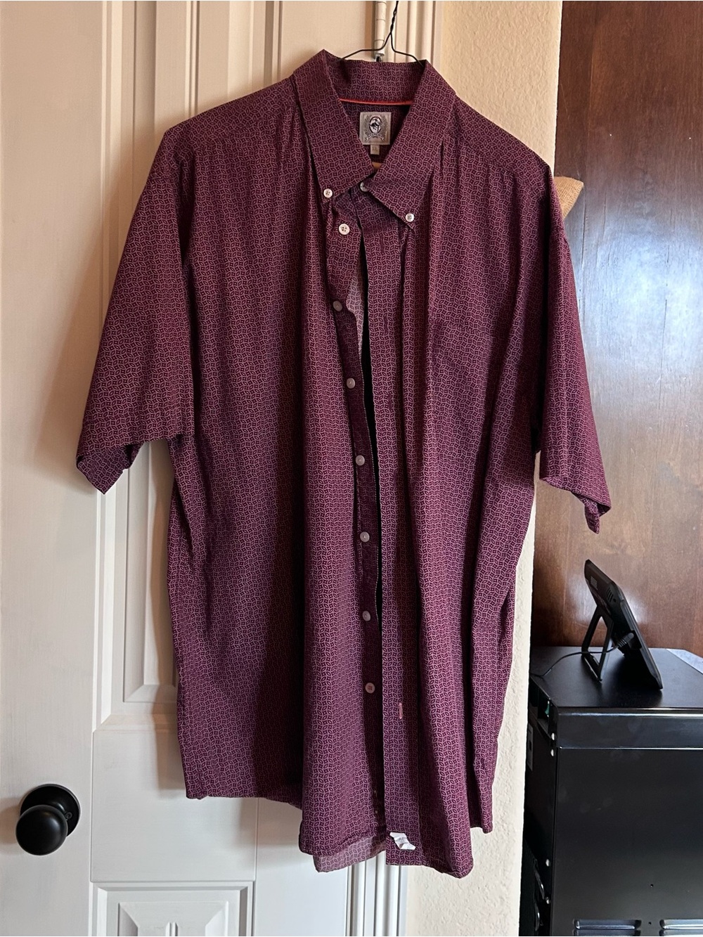 Cinch Men's Short-Sleeve Button-Down Shirt in Burgundy with Micro Print